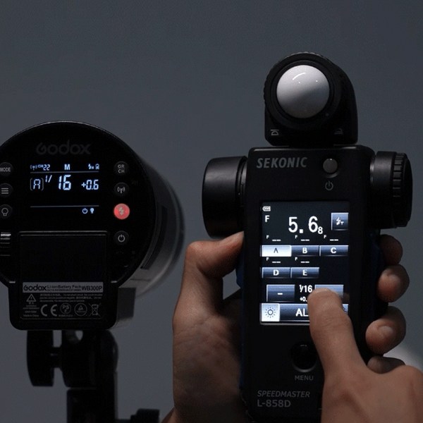 Godox XProIIL transmitter for Leica trigger